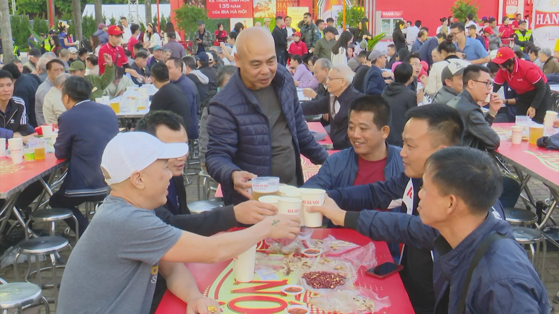 Tưng bừng lễ hội bia